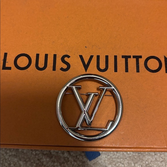 Louis Vuitton Silver Metal Logo Pin - Picture 3 of 3